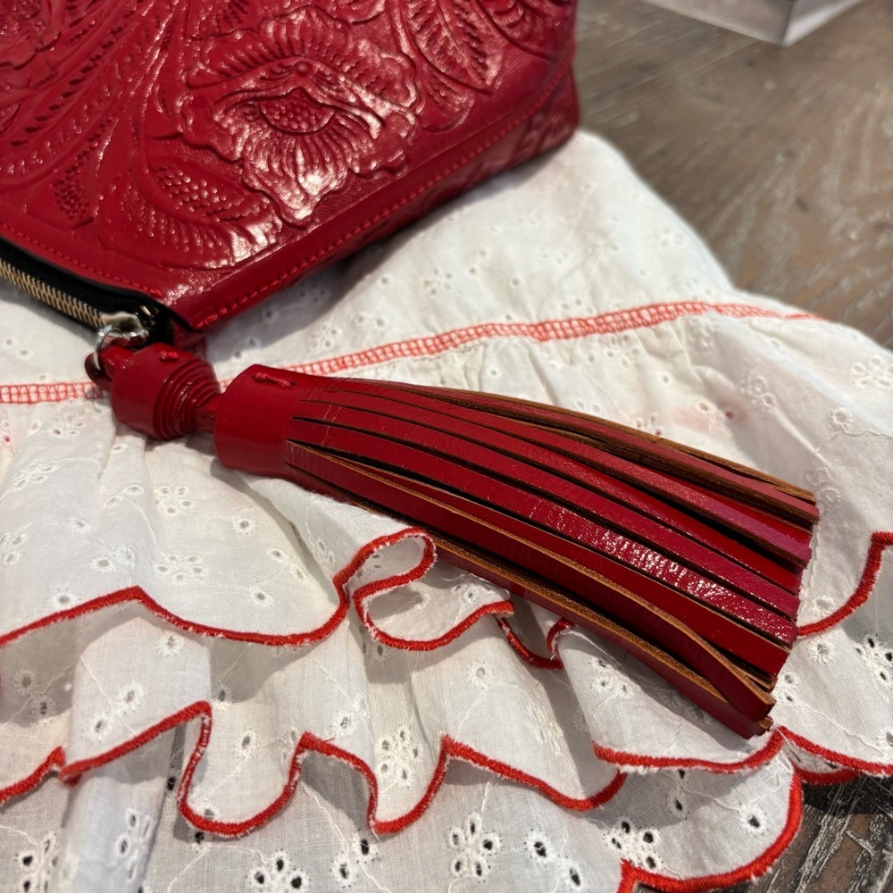 Carolina Crowley NWOT Western Red Leather Tooled Chunky Tasseled Zippered Clutch - Picture 4 of 7